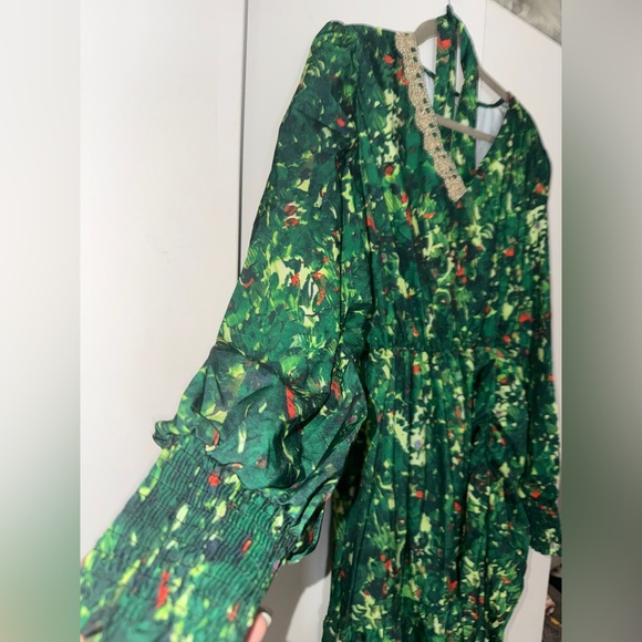 NWOT Floral Green Long Sleeve Dress fits size M/L/XL - Picture 2 of 6